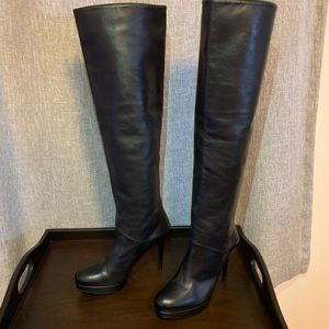 LIKE NEW Stuart Weitzman 8.5 black boots - knee high/over knee